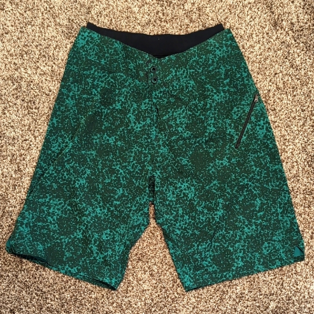 Lululemon Men's El Current Board Shorts Size 30